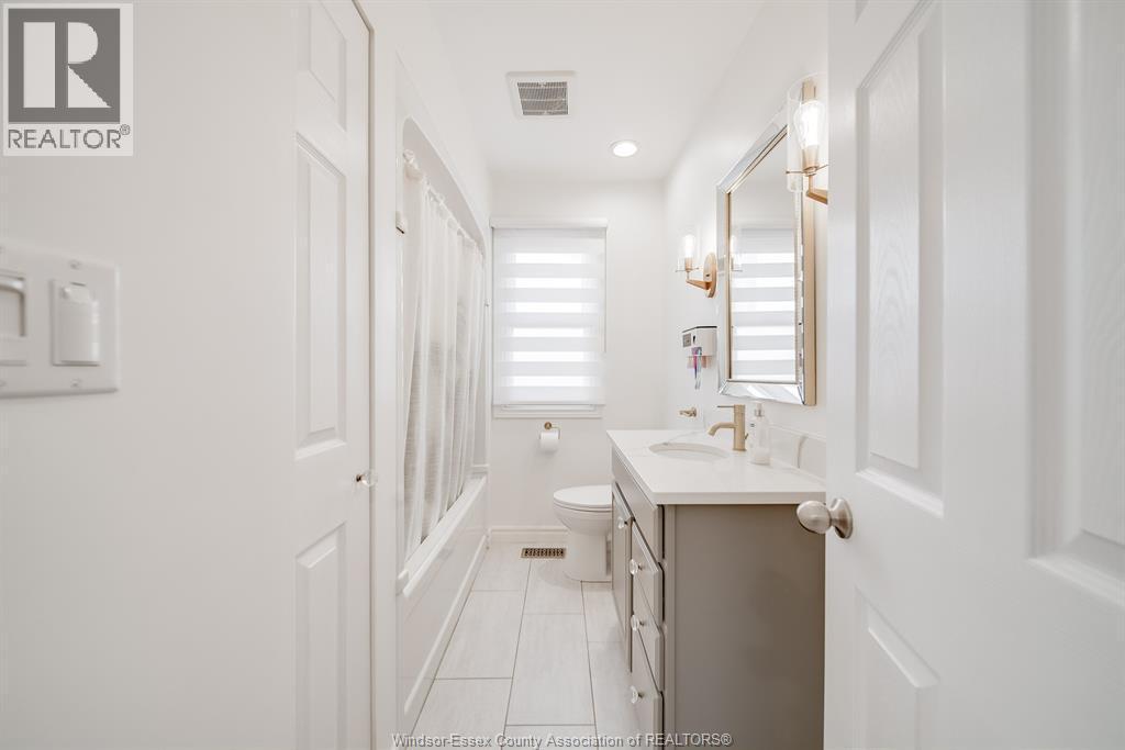 3094 Bruce, Windsor, ON - Indoor Photo Showing Bathroom