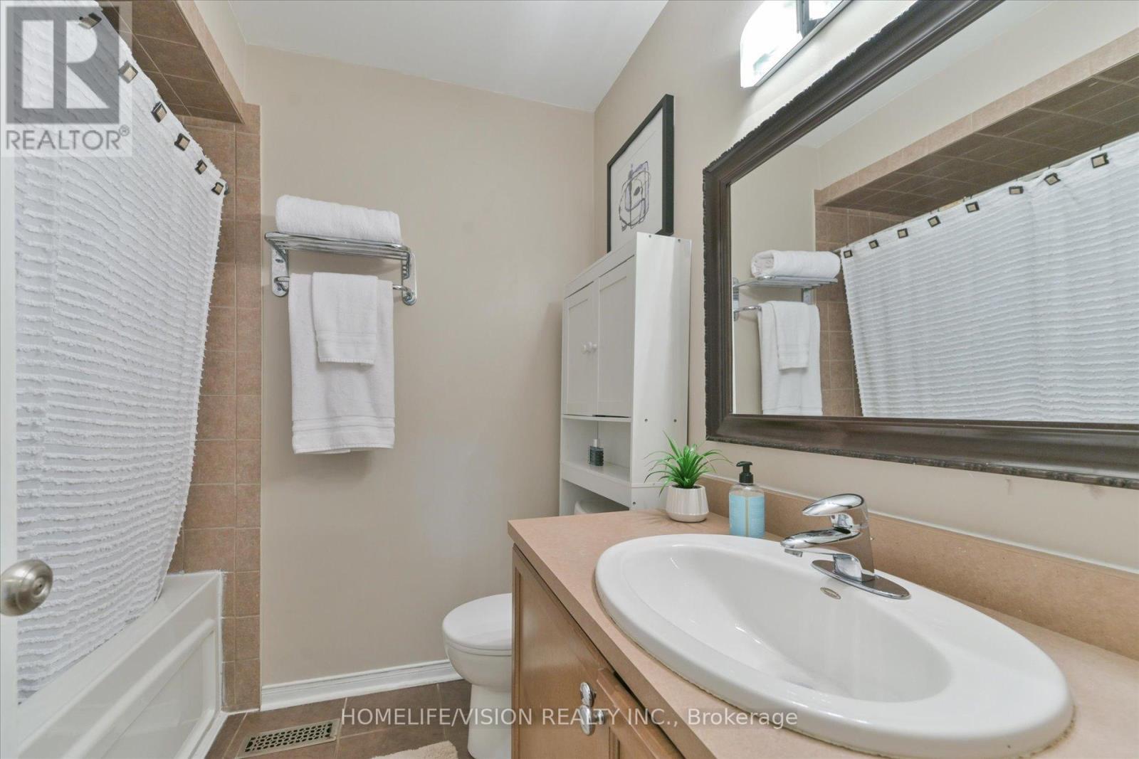 255 Cedar Avenue, Richmond Hill, ON - Indoor