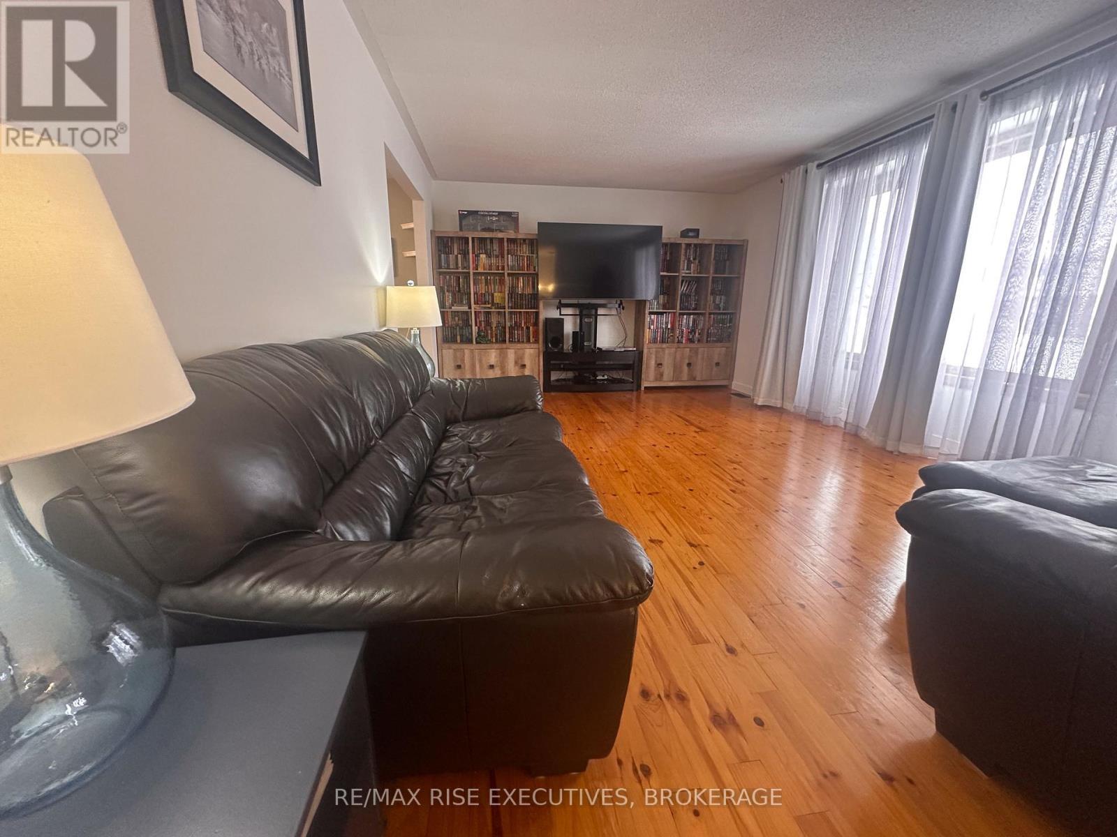 61 Brant Street, Deseronto (Deseronto (Town)), ON - Indoor Photo Showing Living Room