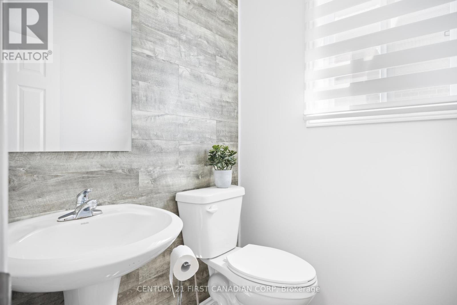 21 Pear Tree Avenue, St. Thomas, ON - Indoor Photo Showing Bathroom