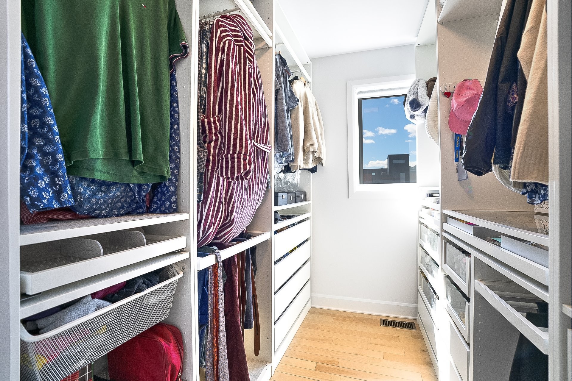 Penderie (Walk-in) - 24Z Av. Des Chênes, Candiac, QC - Indoor With Storage