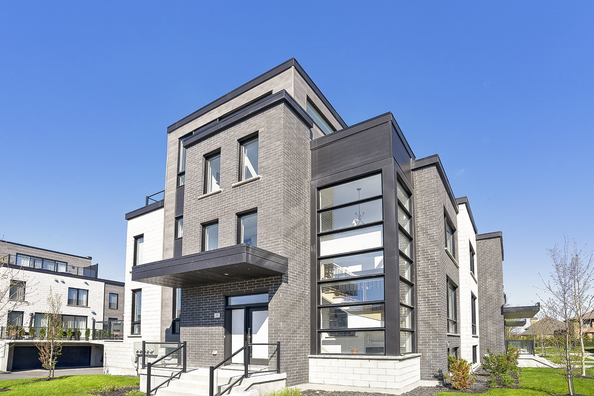 Façade - 24Z Av. Des Chênes, Candiac, QC - Outdoor