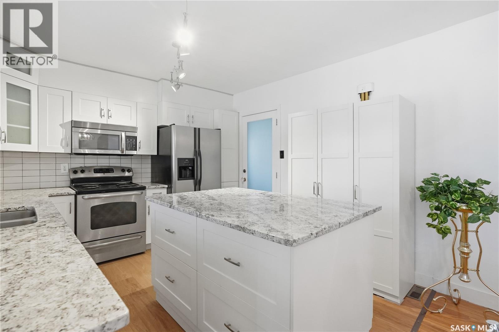 3708 Albert Street, Regina, SK - Indoor Photo Showing Kitchen With Upgraded Kitchen