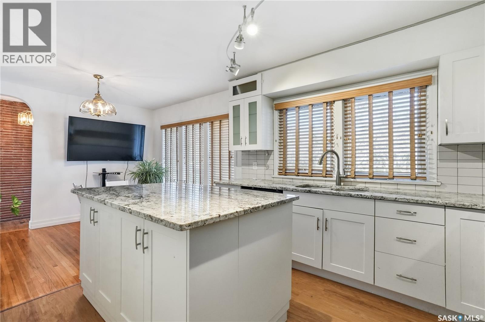 3708 Albert Street, Regina, SK - Indoor Photo Showing Kitchen With Upgraded Kitchen