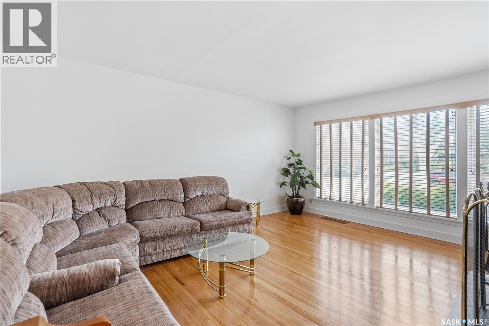 3708 Albert Street, Regina, SK - Indoor Photo Showing Living Room