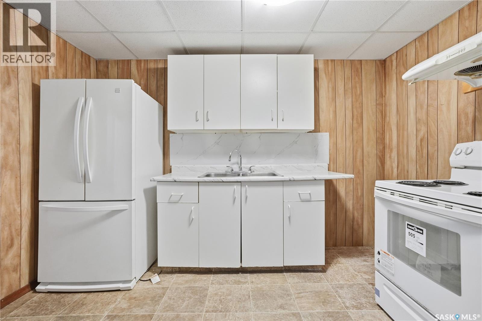 3708 Albert Street, Regina, SK - Indoor Photo Showing Kitchen With Double Sink