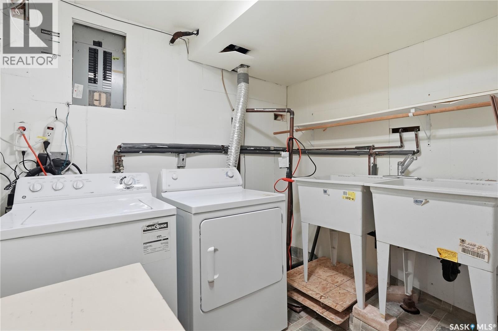 3708 Albert Street, Regina, SK - Indoor Photo Showing Laundry Room
