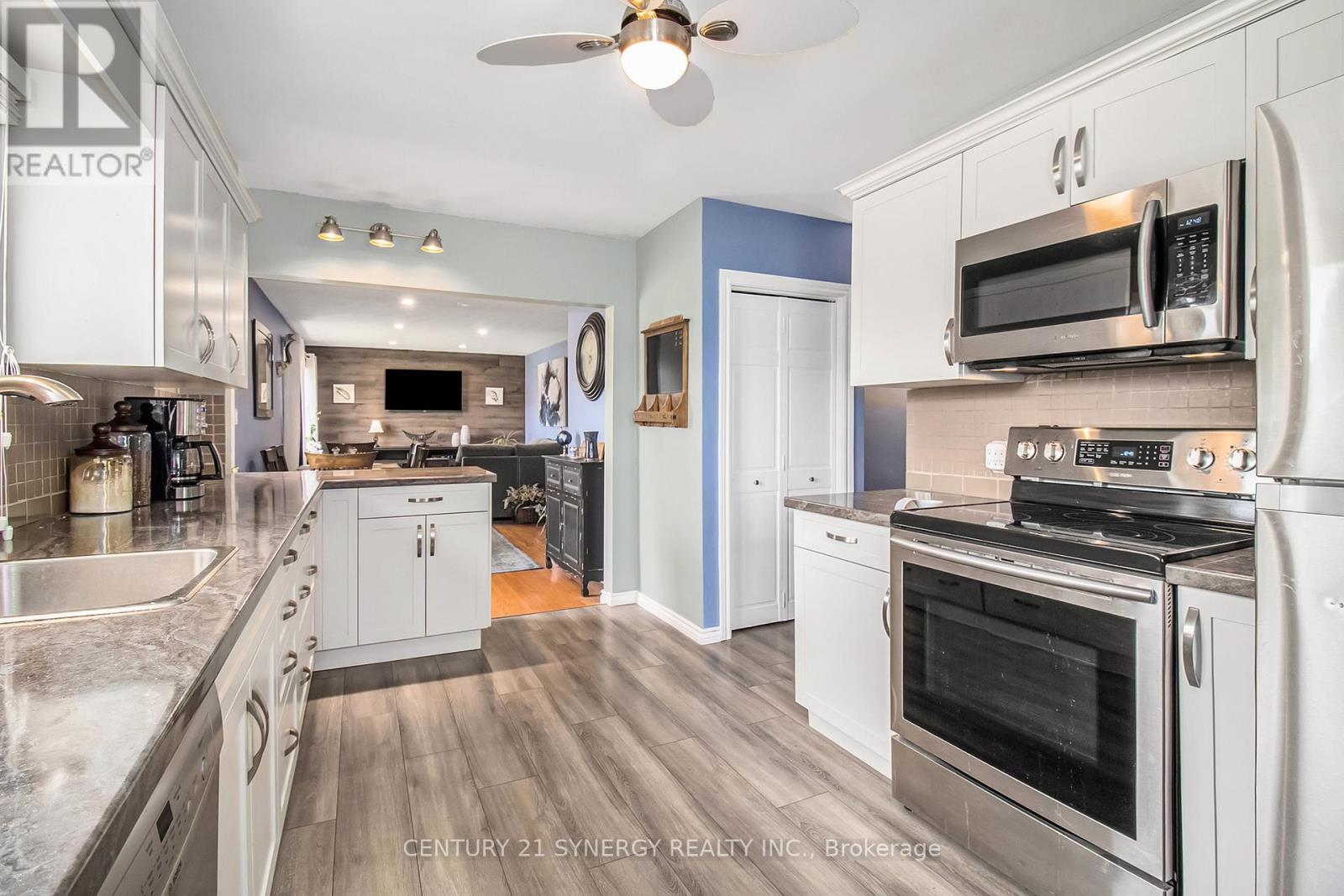 92 Jasper Avenue, Smiths Falls, ON - Indoor Photo Showing Kitchen