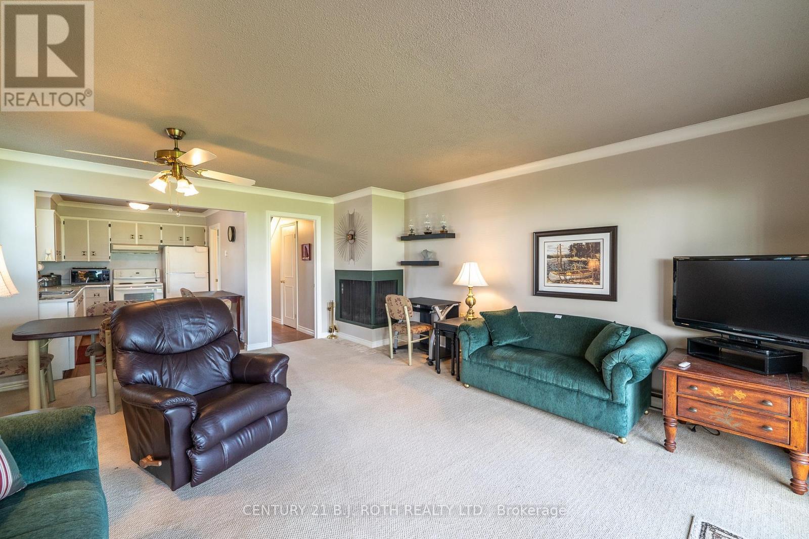 26 - 1 Paradise Boulevard, Ramara, ON - Indoor Photo Showing Living Room
