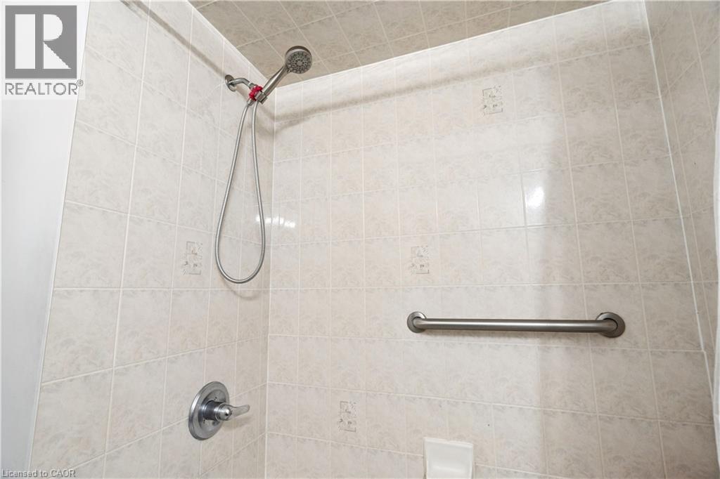 27 Spruce Boulevard, Acton, ON - Indoor Photo Showing Bathroom