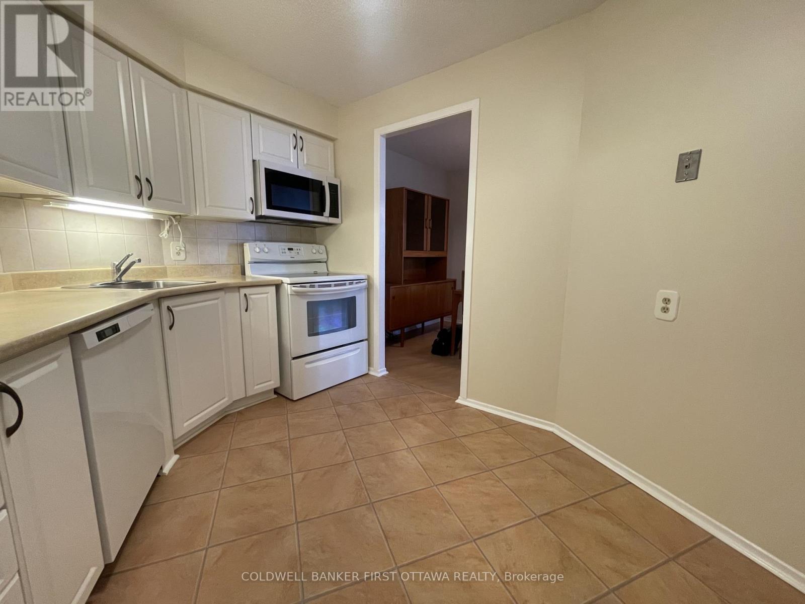 901 - 1025 Grenon Avenue, Ottawa, ON - Indoor Photo Showing Kitchen