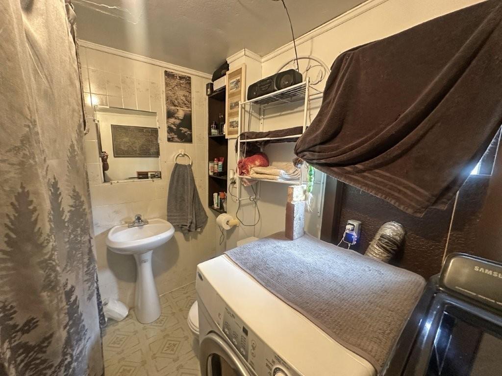 150 First Street, Nipigon, ON - Indoor Photo Showing Laundry Room