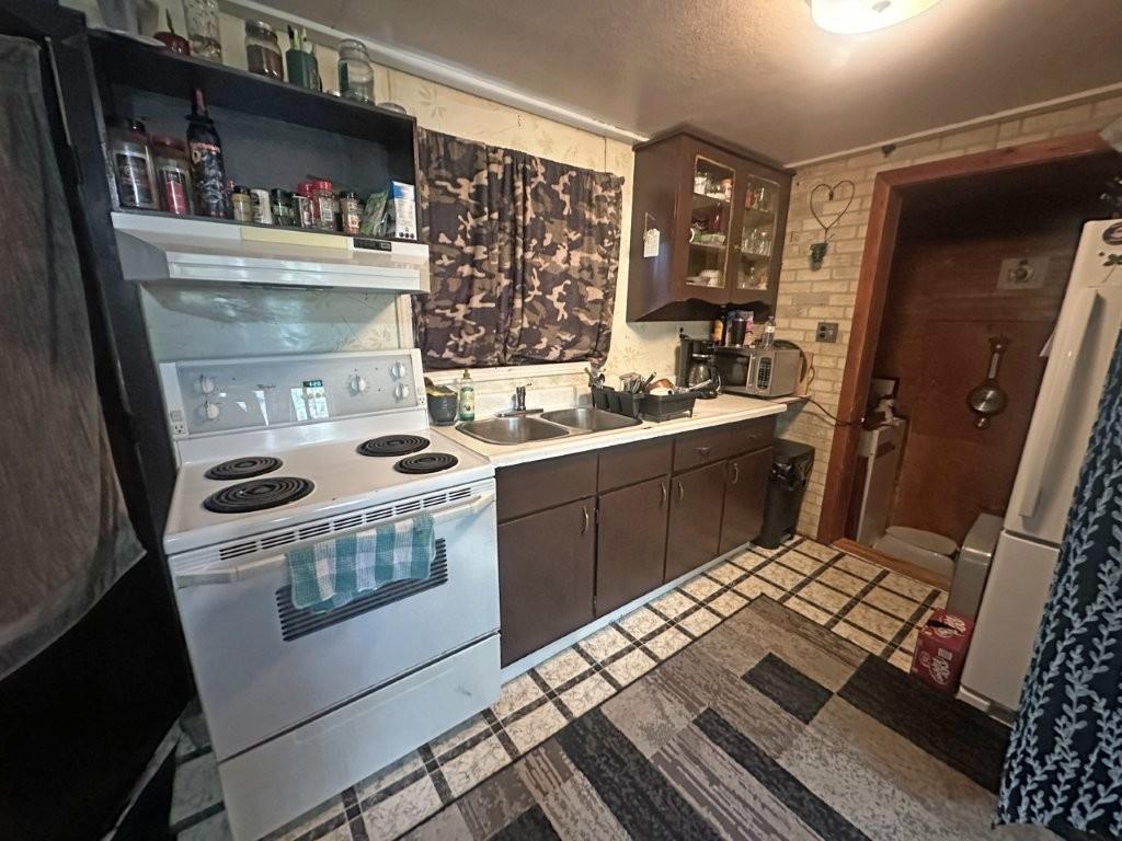 150 First Street, Nipigon, ON - Indoor Photo Showing Kitchen With Double Sink