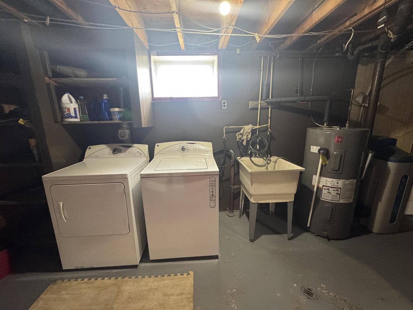 6 Kinglet Place, Manitouwadge, ON - Indoor Photo Showing Laundry Room