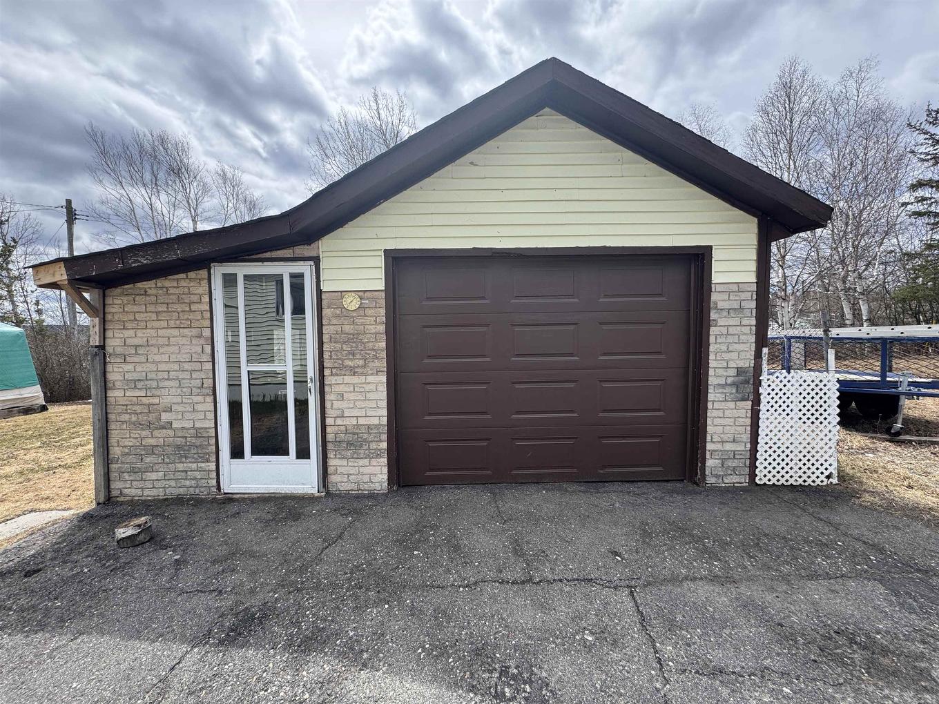 6 Kinglet Place, Manitouwadge, ON - Outdoor With Exterior