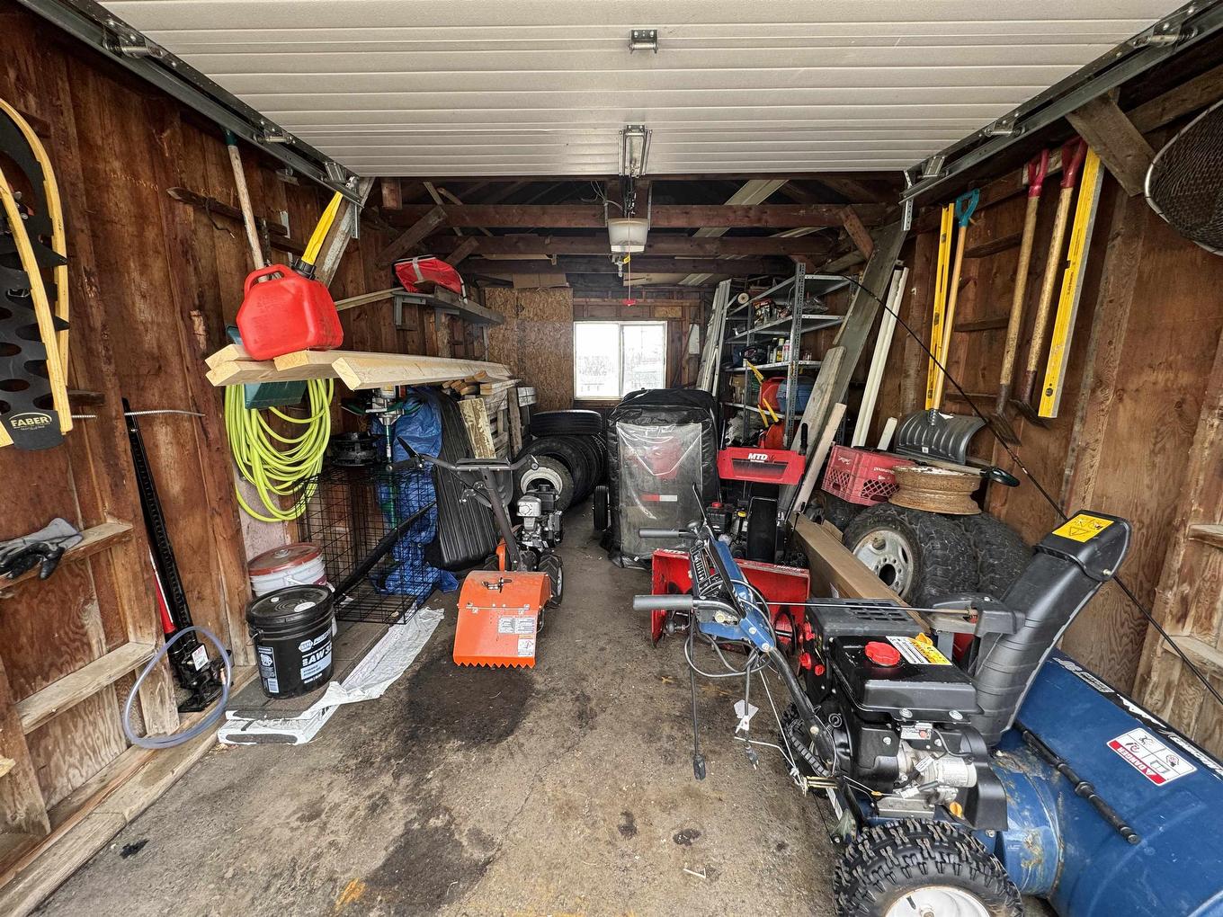 6 Kinglet Place, Manitouwadge, ON - Indoor Photo Showing Garage