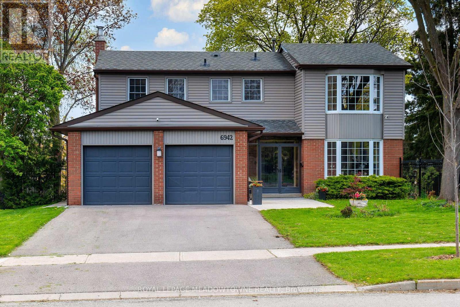 6942 Barrisdale Drive, Mississauga, ON - Outdoor With Facade