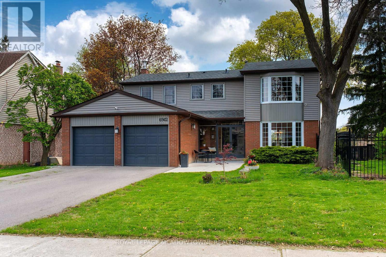 6942 Barrisdale Drive, Mississauga, ON - Outdoor With Facade