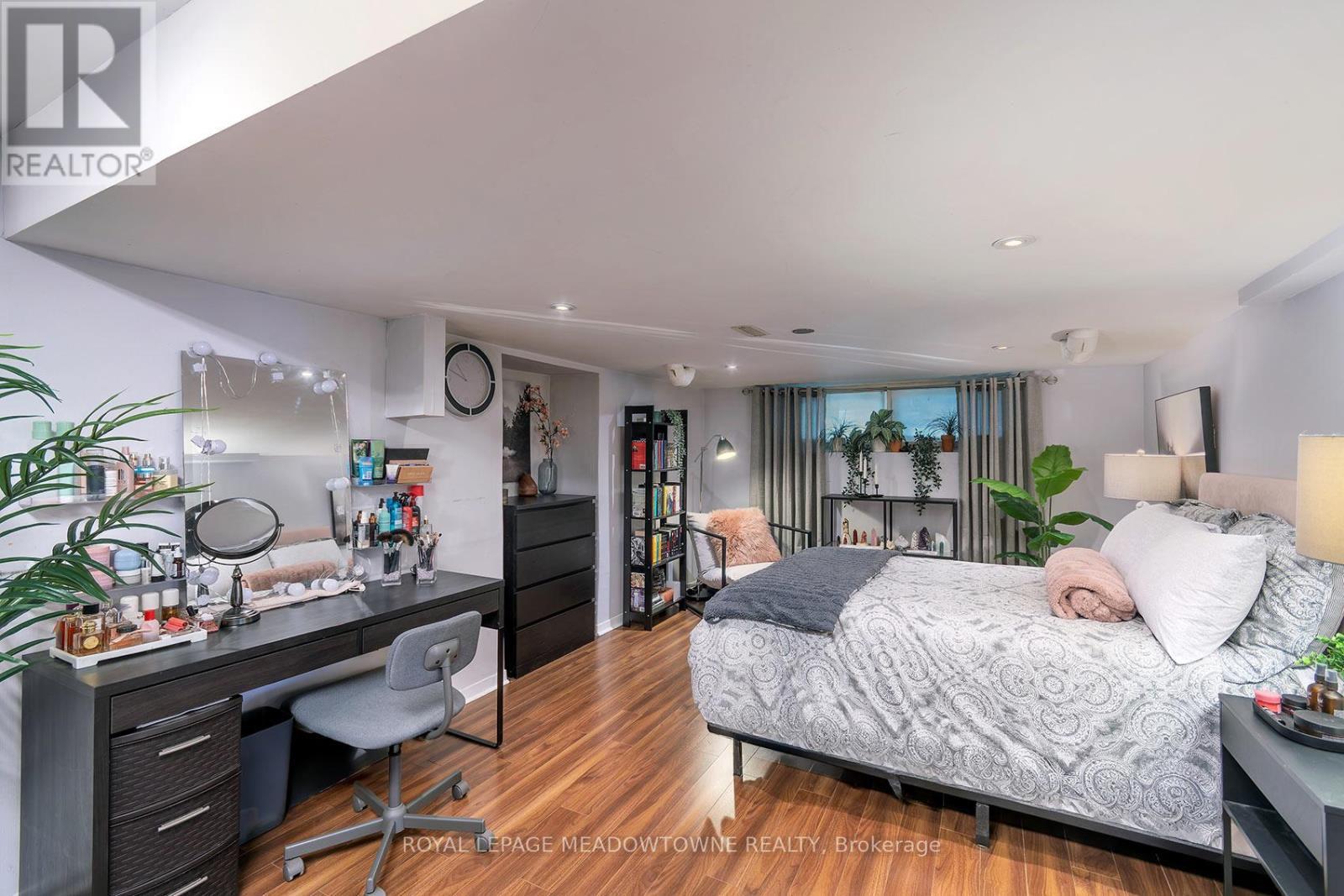 6942 Barrisdale Drive, Mississauga, ON - Indoor Photo Showing Bedroom