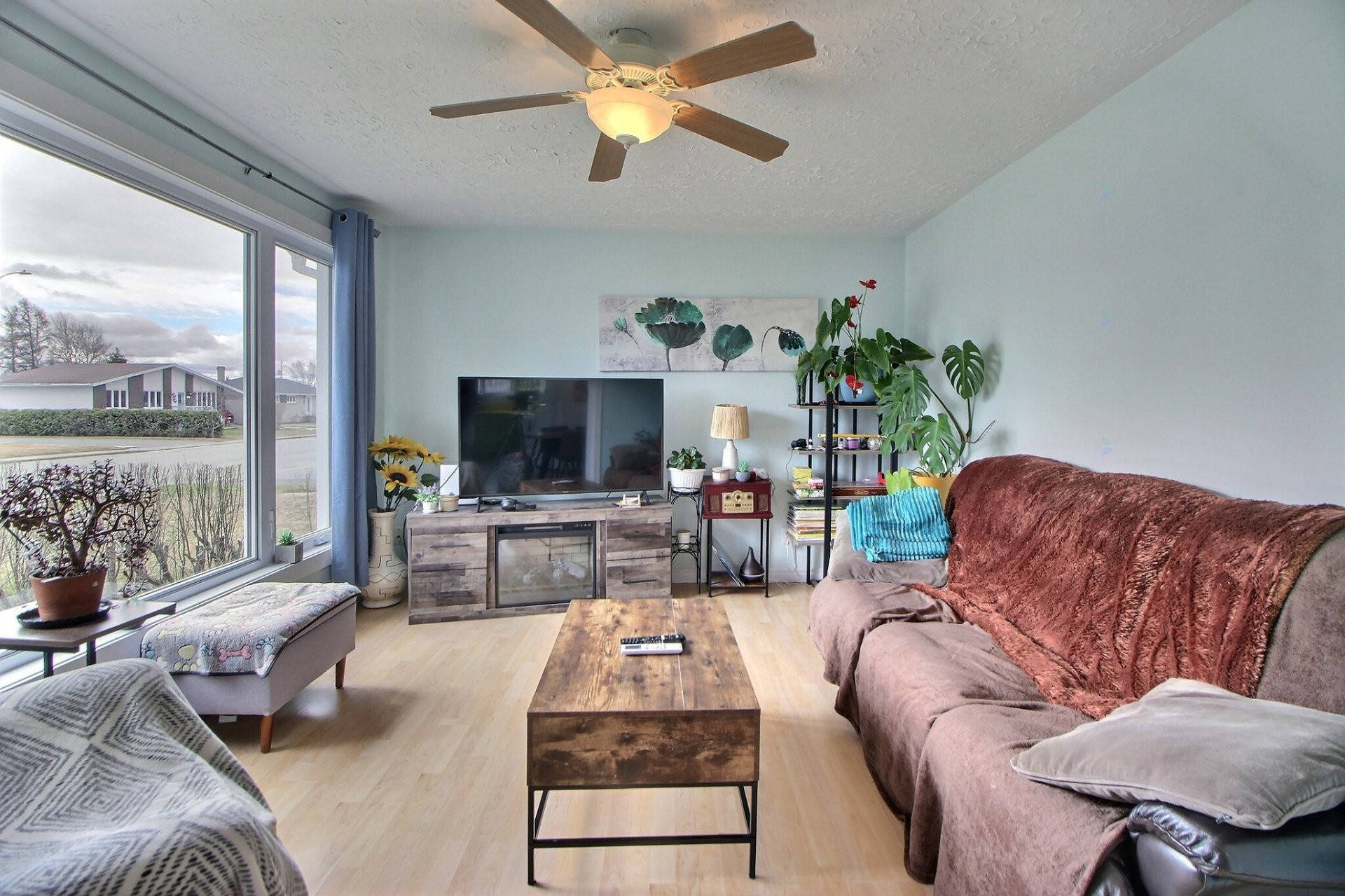 Salon - 341 Rue Taschereau, Amos, QC - Indoor Photo Showing Living Room