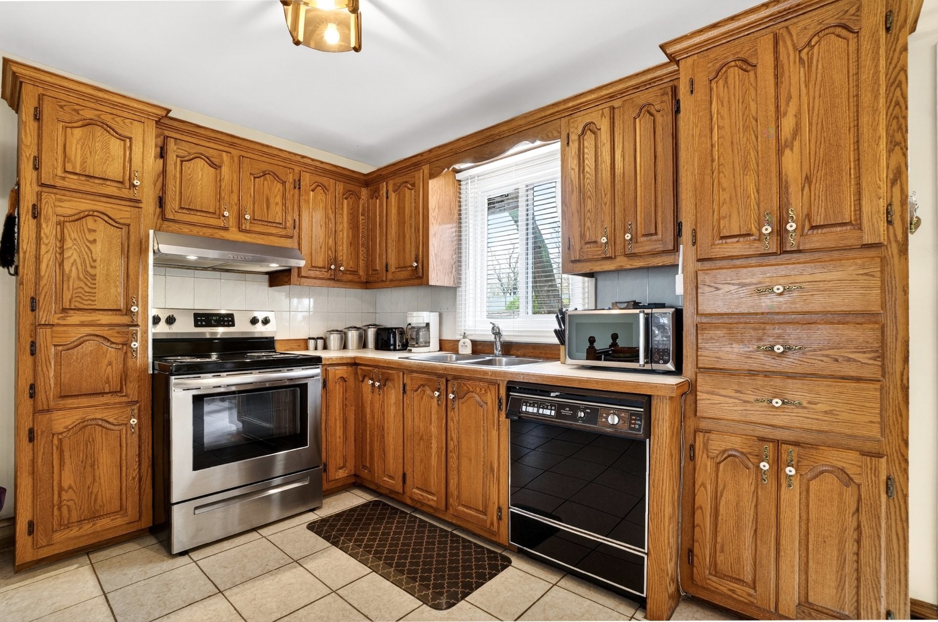 Cuisine - 280 Rue Champigny, Repentigny (Repentigny), QC - Indoor Photo Showing Kitchen With Double Sink