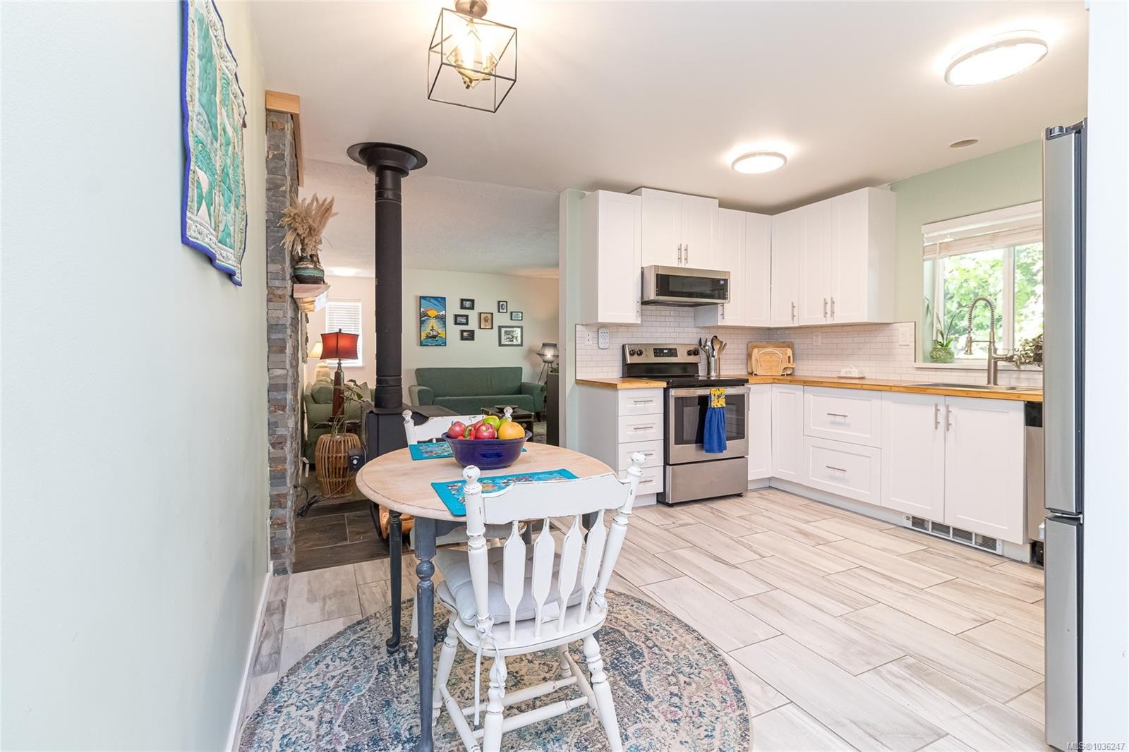 2196 Phillips Rd, Sooke, BC - Indoor