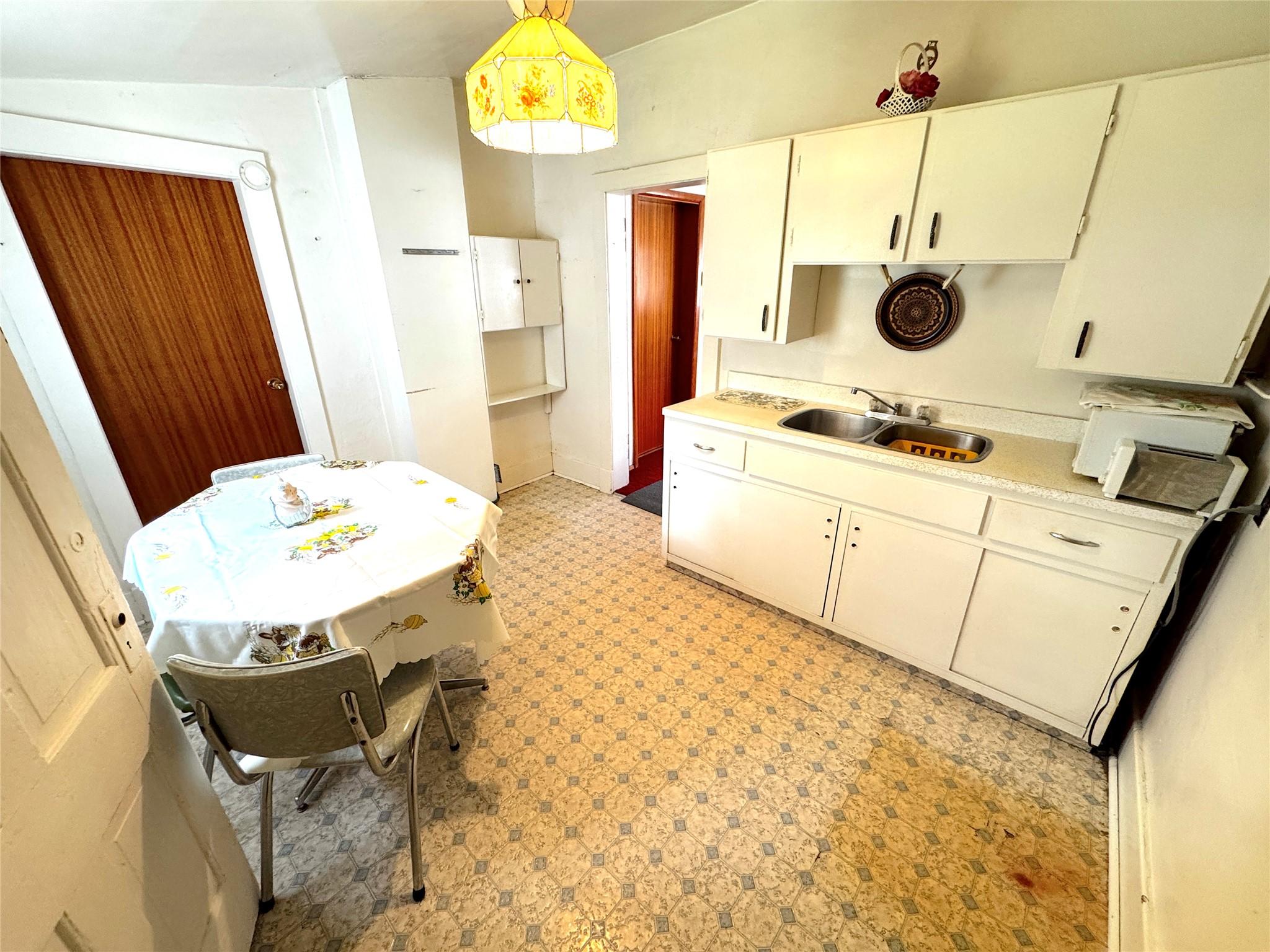 621 9Th Avenue, Fernie, BC - Indoor