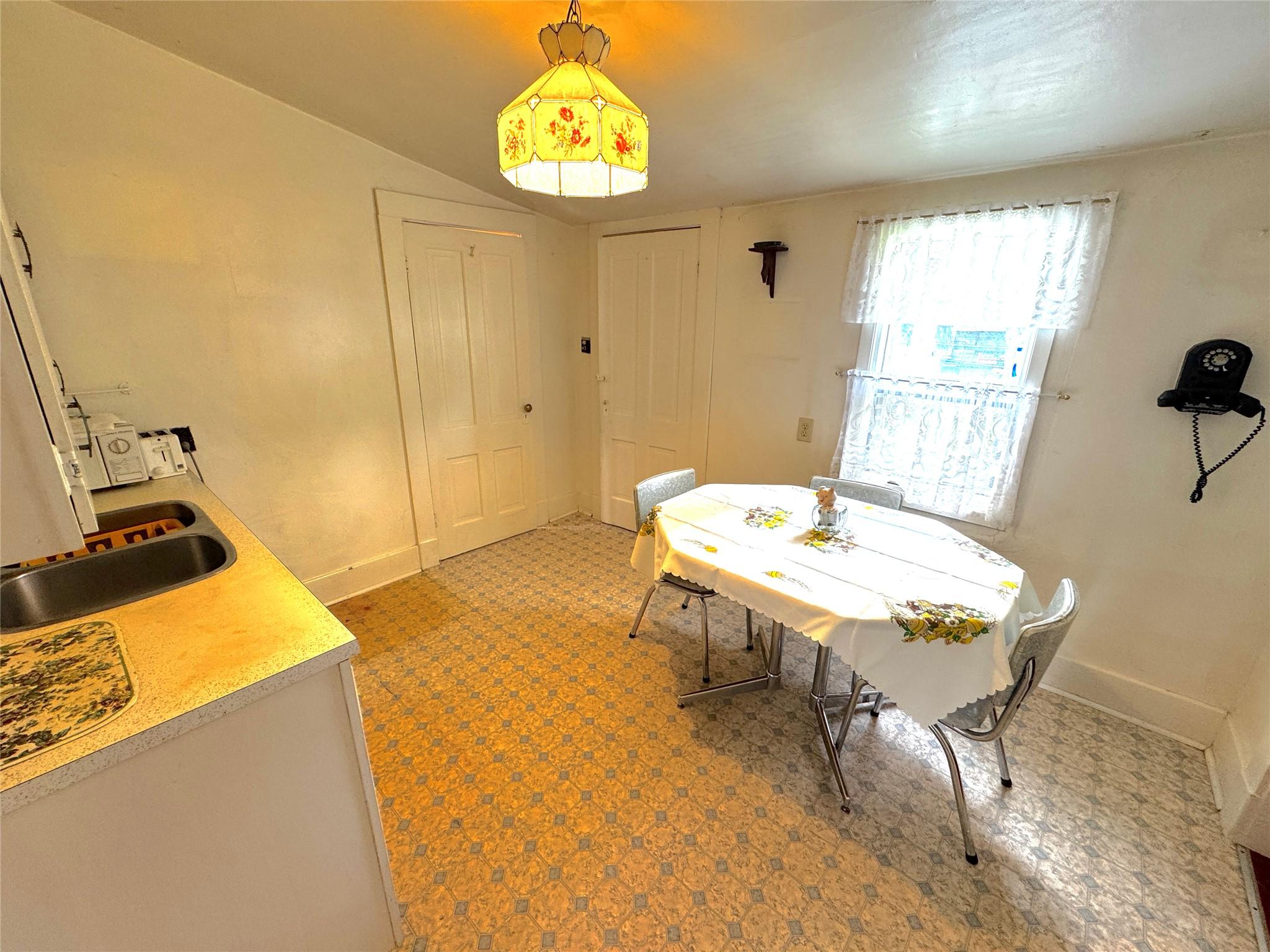 621 9Th Avenue, Fernie, BC - Indoor