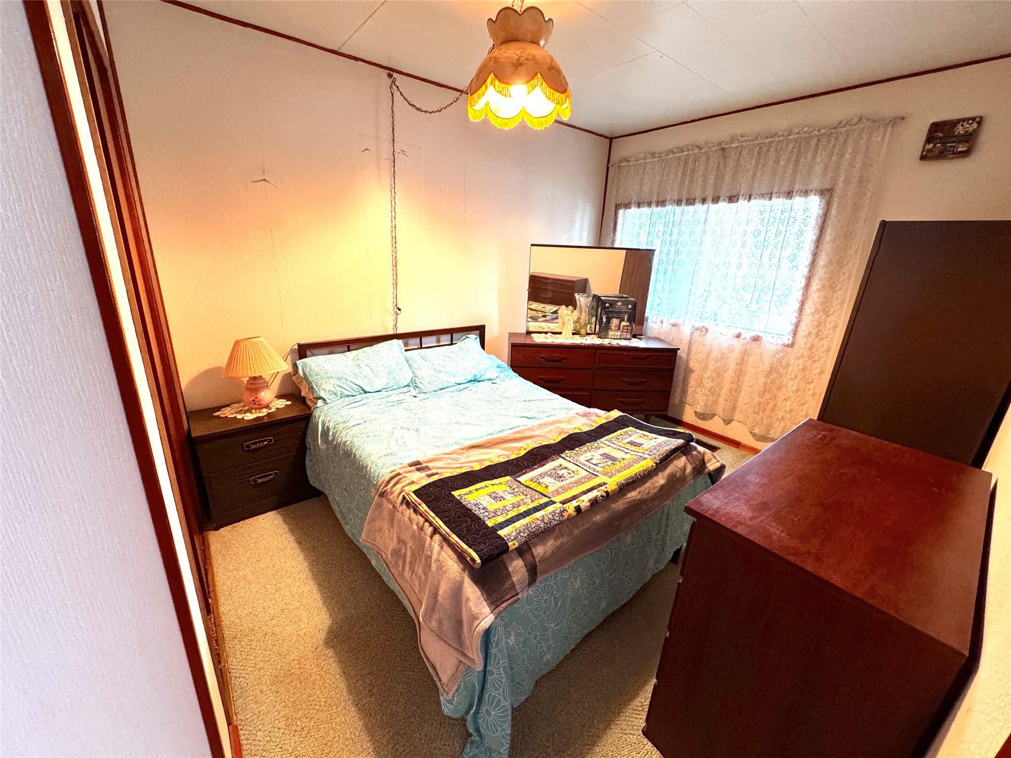 621 9Th Avenue, Fernie, BC - Indoor Photo Showing Bedroom