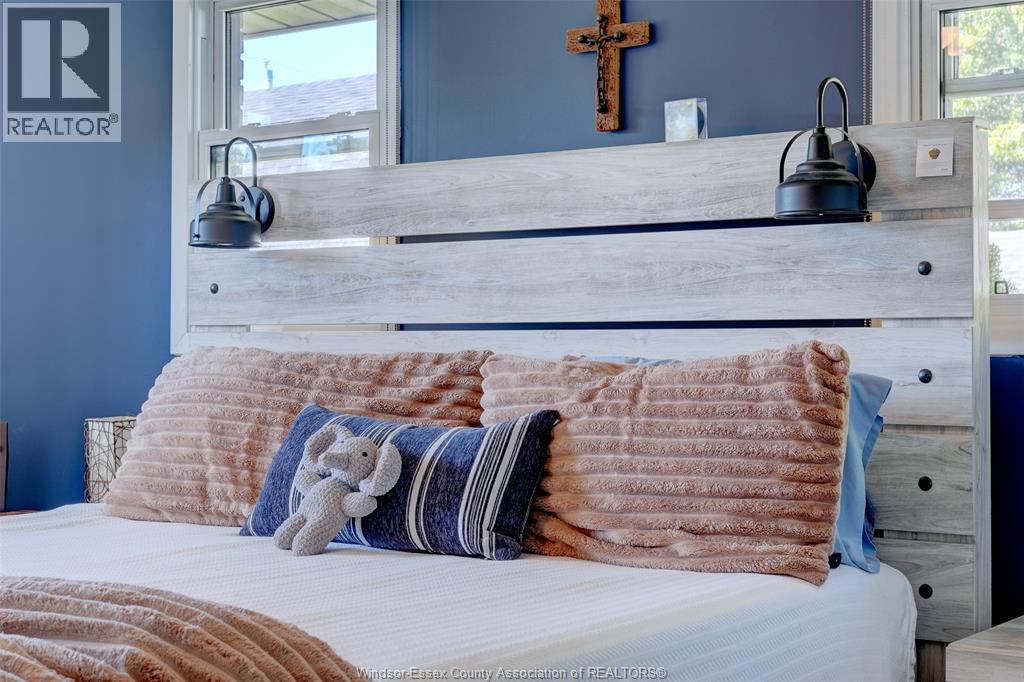 591 Ross Beach, Lakeshore, ON - Indoor Photo Showing Bedroom