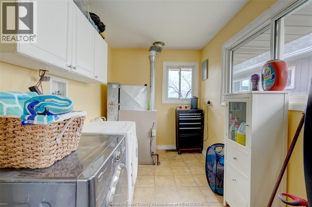 591 Ross Beach, Lakeshore, ON - Indoor Photo Showing Laundry Room