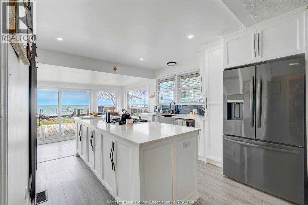 591 Ross Beach, Lakeshore, ON - Indoor Photo Showing Kitchen With Upgraded Kitchen