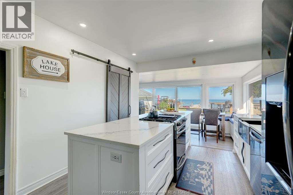 591 Ross Beach, Lakeshore, ON - Indoor Photo Showing Kitchen