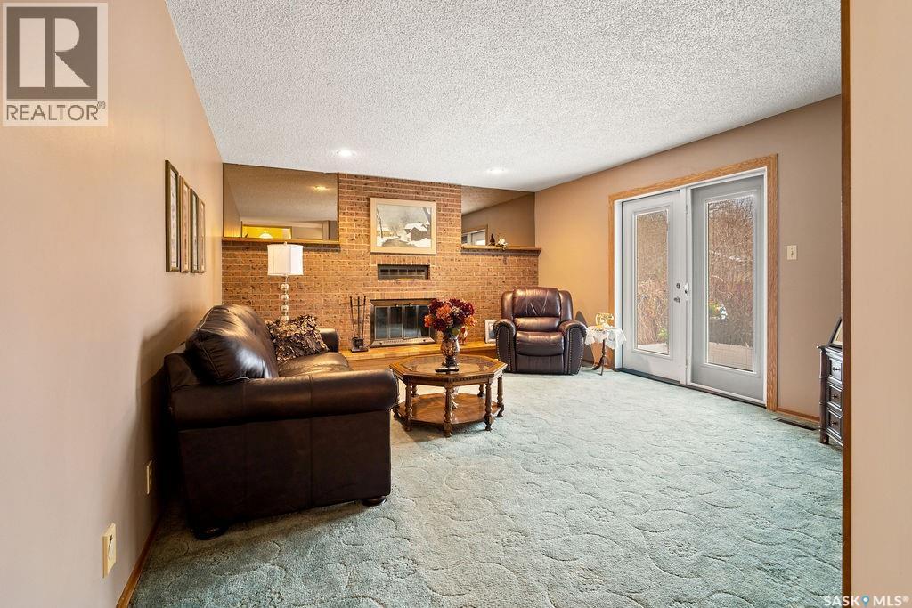287 Hodgins Crescent N, Regina, SK - Indoor With Fireplace