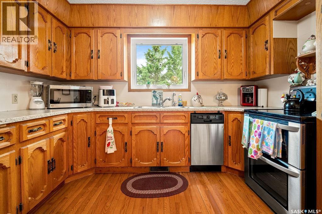 287 Hodgins Crescent N, Regina, SK - Indoor Photo Showing Kitchen