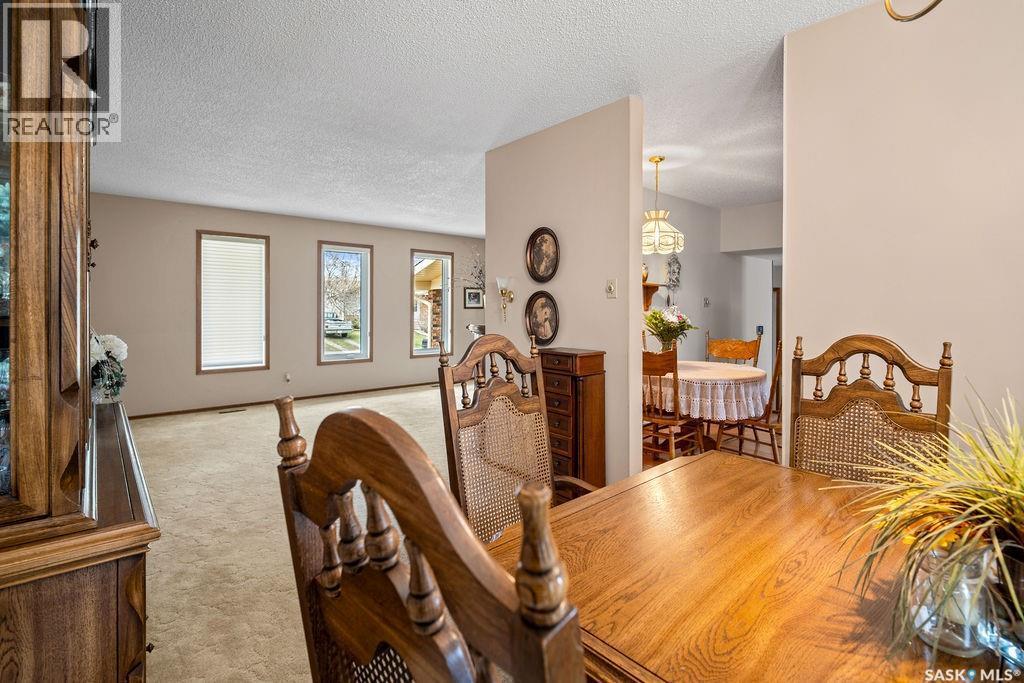 287 Hodgins Crescent N, Regina, SK - Indoor Photo Showing Dining Room