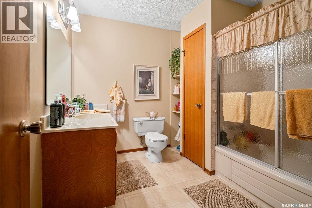 287 Hodgins Crescent N, Regina, SK - Indoor Photo Showing Bathroom