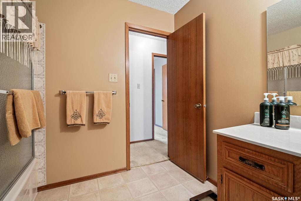 287 Hodgins Crescent N, Regina, SK - Indoor Photo Showing Other Room