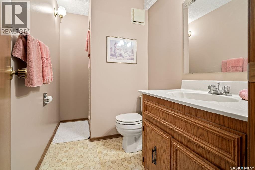 287 Hodgins Crescent N, Regina, SK - Indoor Photo Showing Bathroom