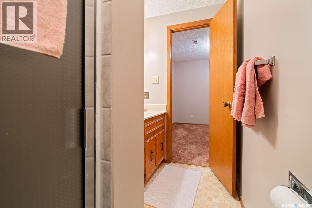 287 Hodgins Crescent N, Regina, SK - Indoor Photo Showing Bathroom