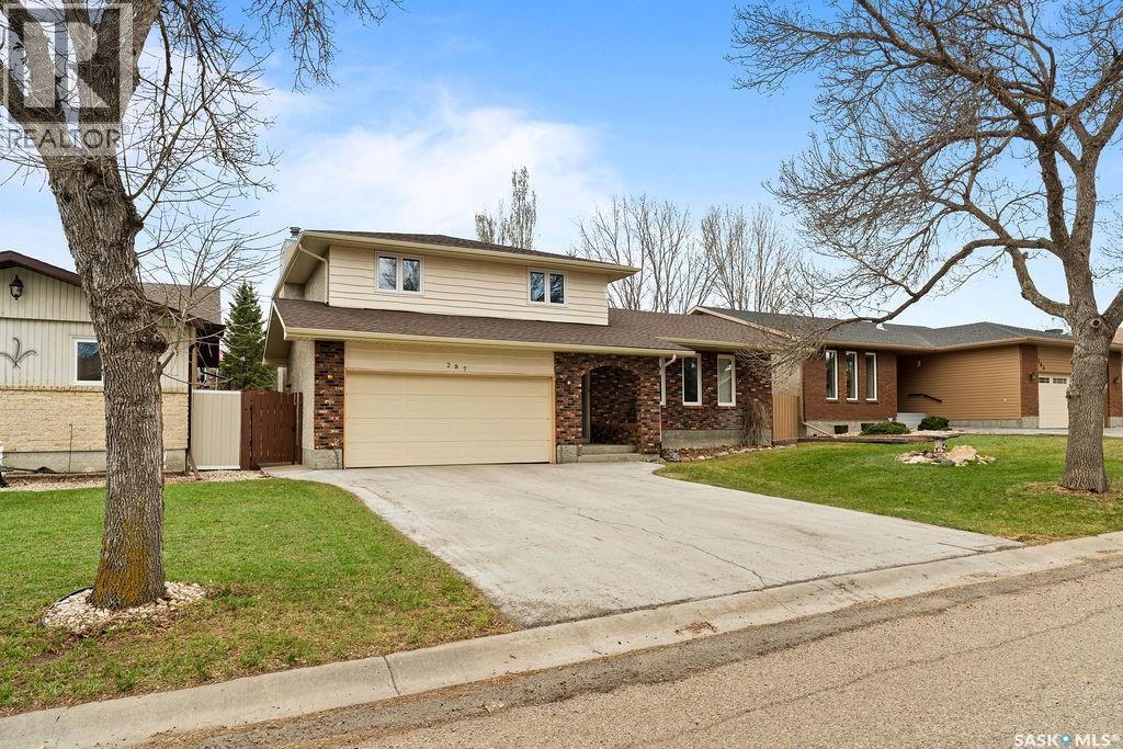 287 Hodgins Crescent N, Regina, SK - Outdoor With Facade