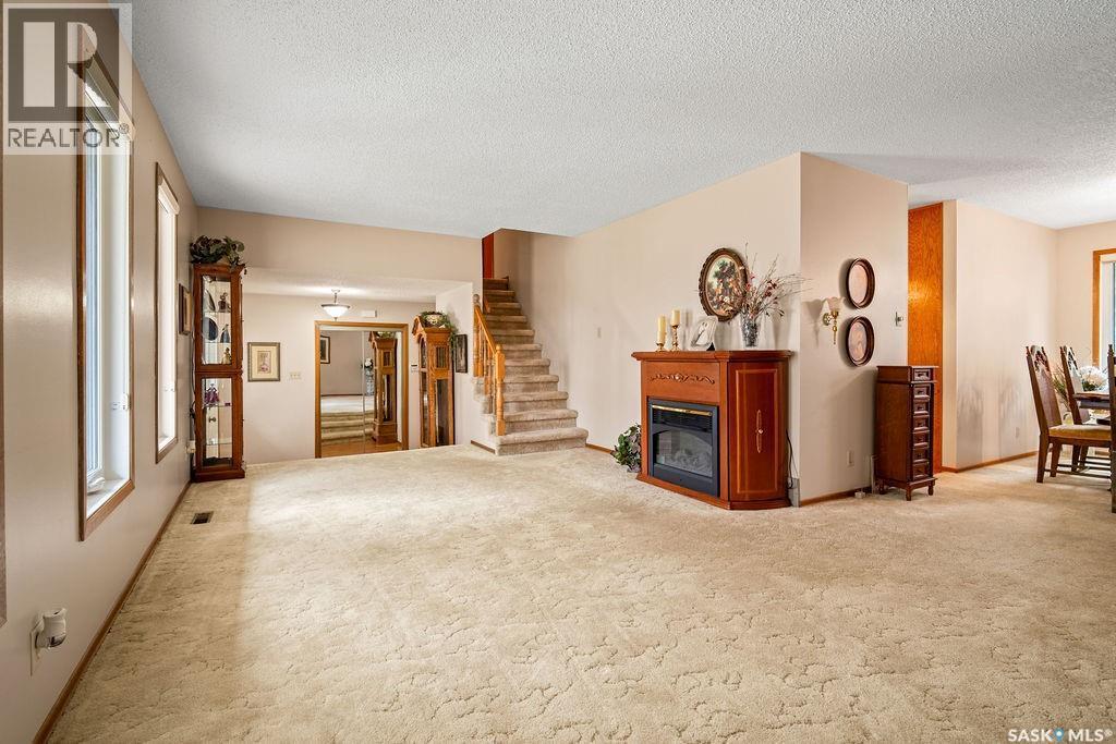 287 Hodgins Crescent N, Regina, SK - Indoor With Fireplace