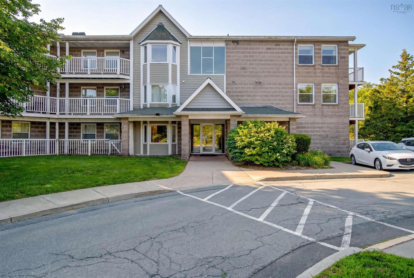306 83 Kearney Lake Road, Halifax, NS