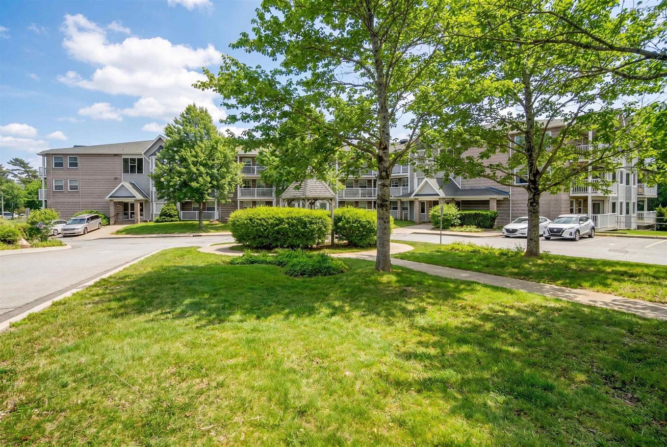 306 83 Kearney Lake Road, Halifax, NS