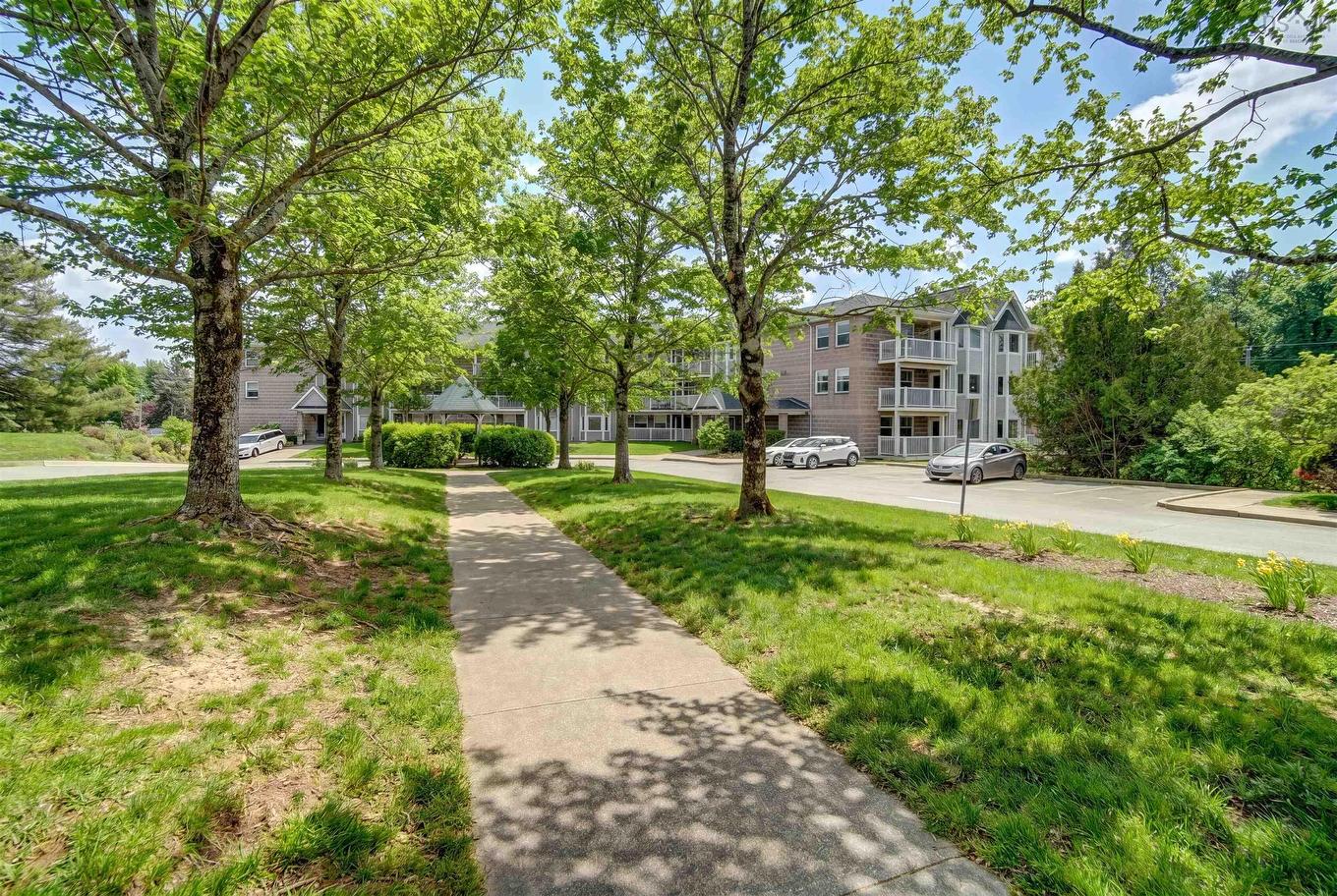 306 83 Kearney Lake Road, Halifax, NS