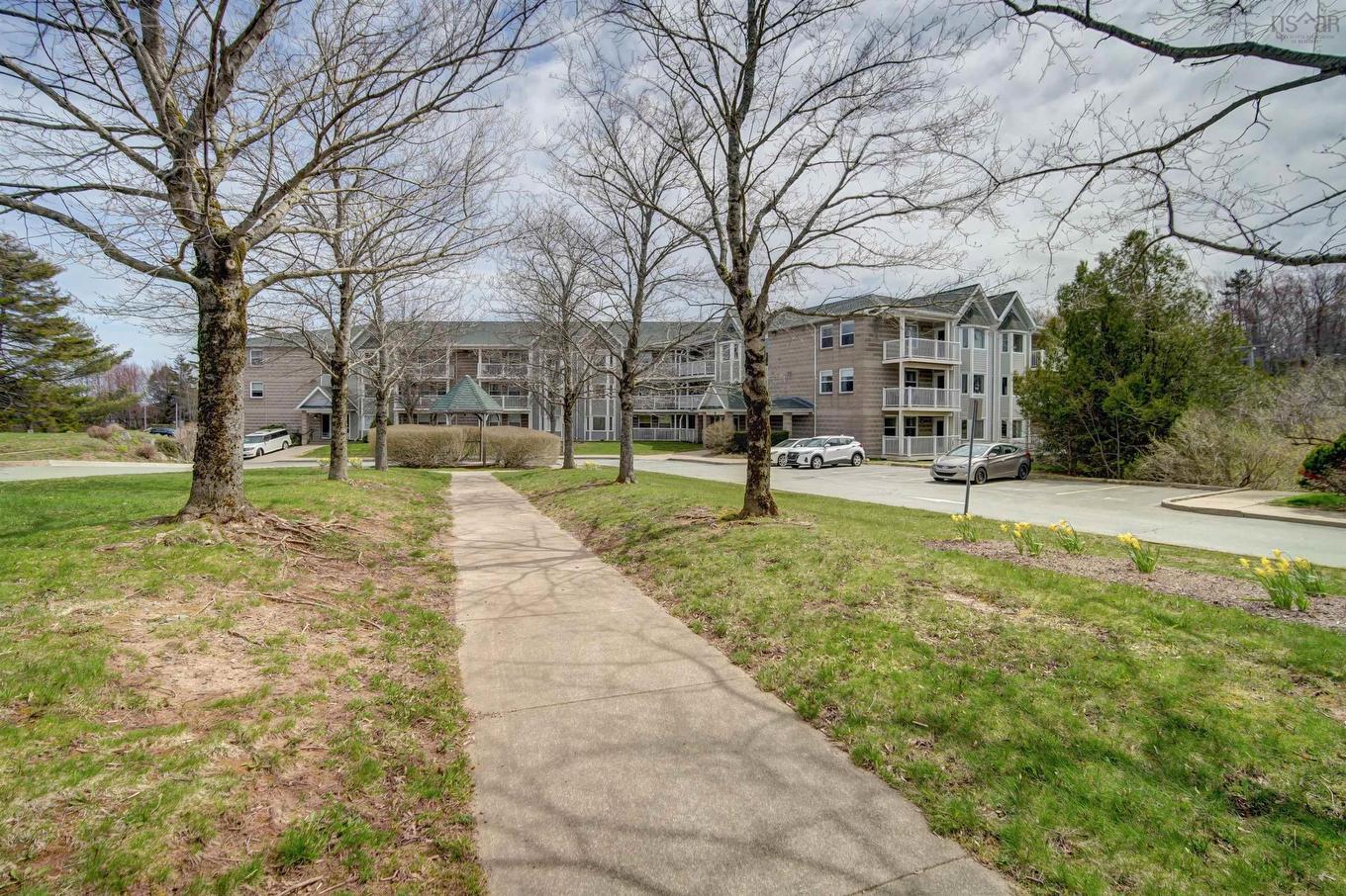306 83 Kearney Lake Road, Halifax, NS