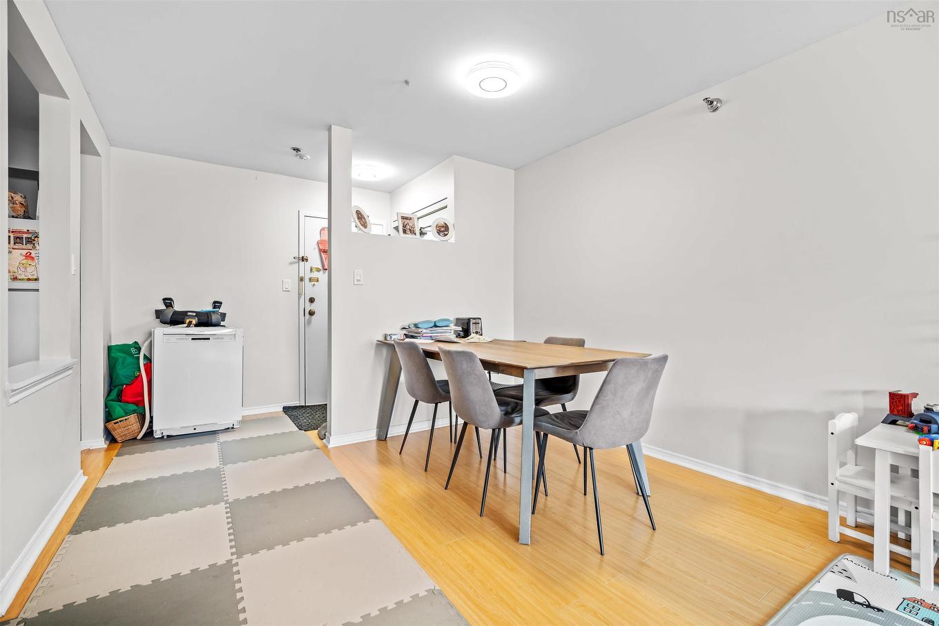 306 83 Kearney Lake Road, Halifax, NS