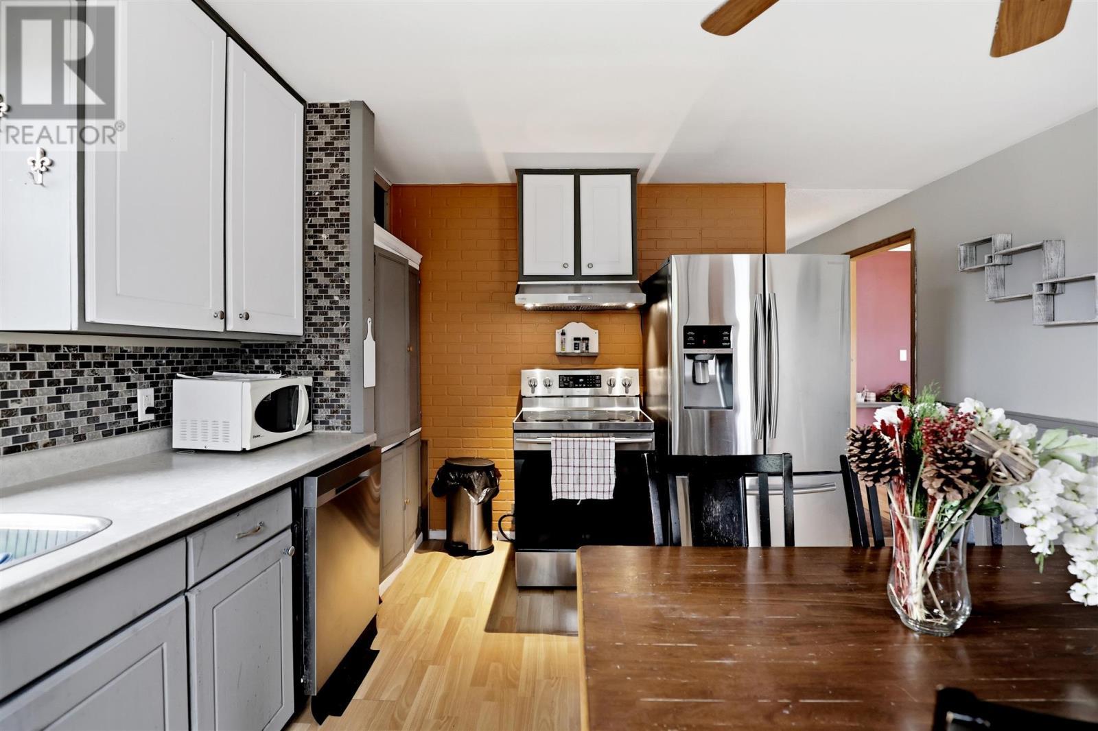 82 Frontenac St, Sault Ste. Marie, ON - Indoor Photo Showing Kitchen