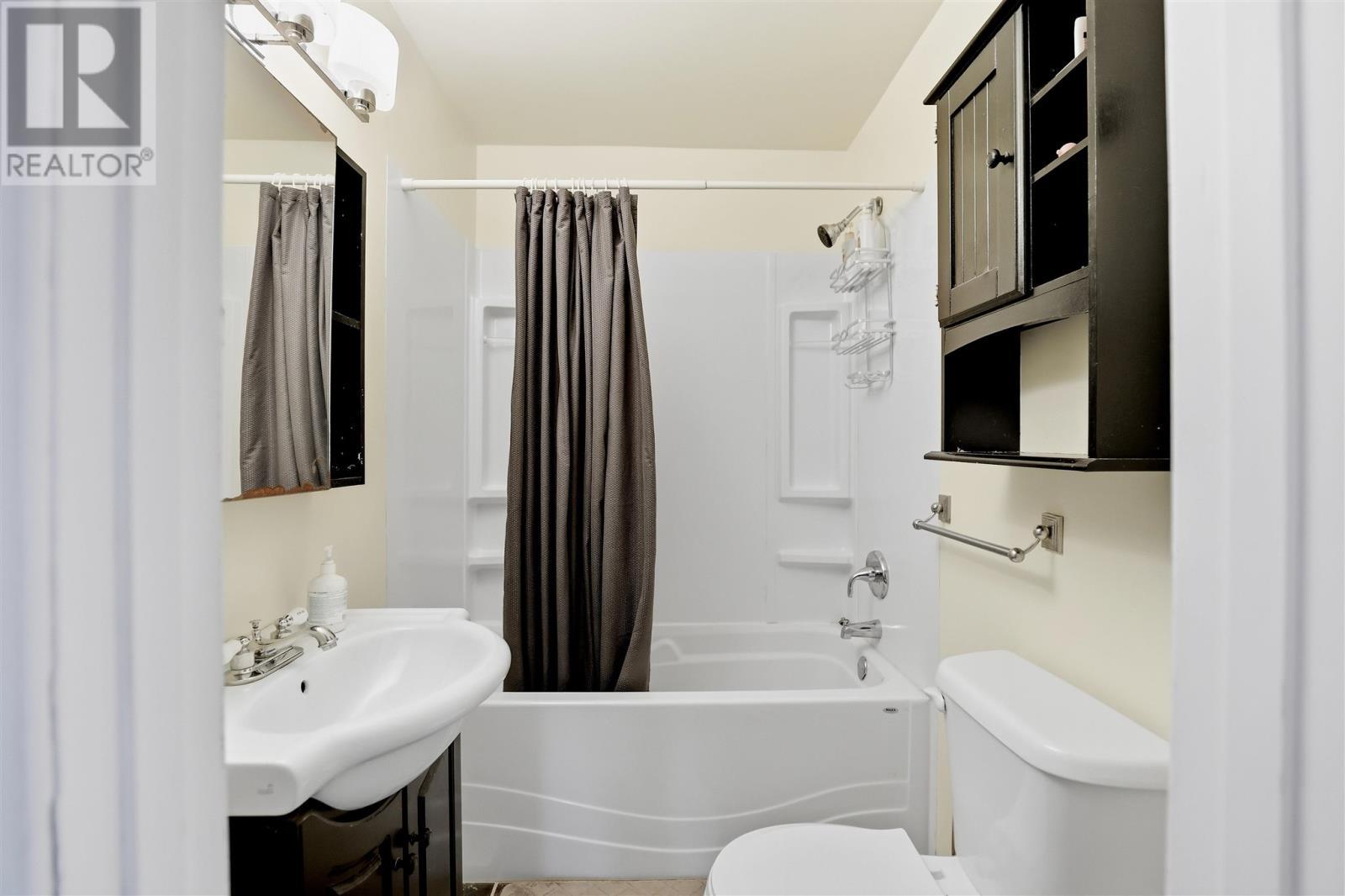 82 Frontenac St, Sault Ste. Marie, ON - Indoor Photo Showing Bathroom