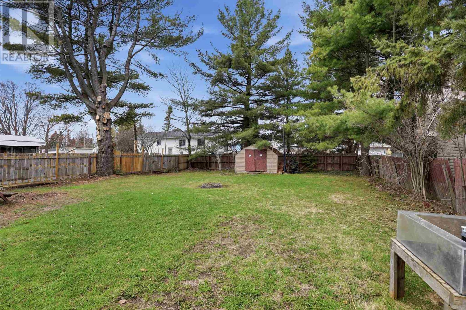 82 Frontenac St, Sault Ste. Marie, ON - Outdoor With Backyard
